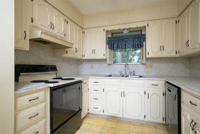 2002 Redbud Road, Gainesville, TX 76240