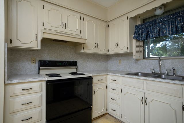 2002 Redbud Road, Gainesville, TX 76240