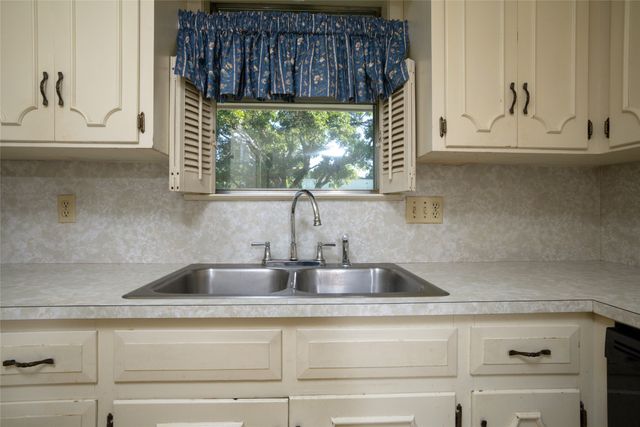 2002 Redbud Road, Gainesville, TX 76240