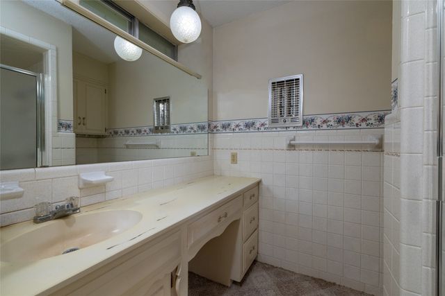 2002 Redbud Road, Gainesville, TX 76240