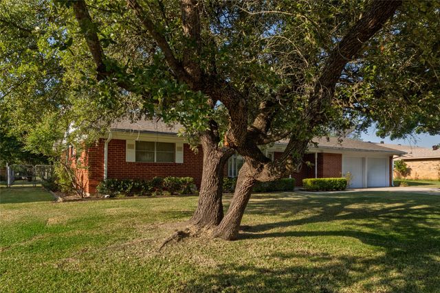 2002 Redbud Road, Gainesville, TX 76240