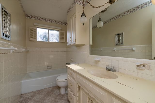 2002 Redbud Road, Gainesville, TX 76240