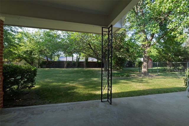 2002 Redbud Road, Gainesville, TX 76240