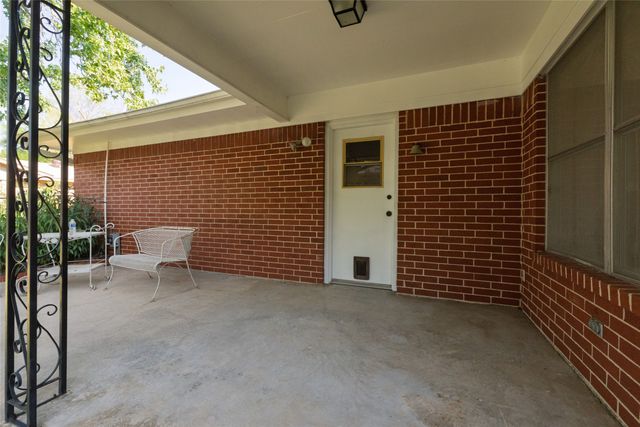 2002 Redbud Road, Gainesville, TX 76240