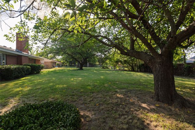 2002 Redbud Road, Gainesville, TX 76240