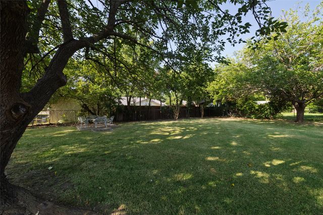 2002 Redbud Road, Gainesville, TX 76240