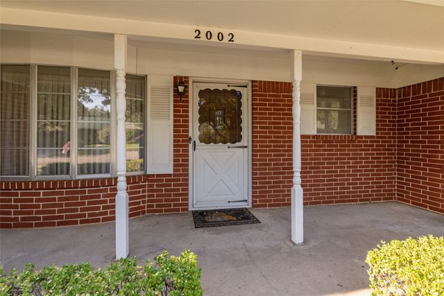 2002 Redbud Road, Gainesville, TX 76240
