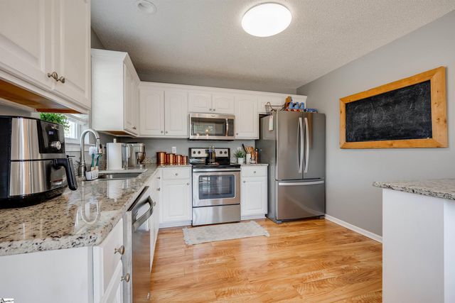 163 Summer Lady Lane, Boiling Springs, SC 29316