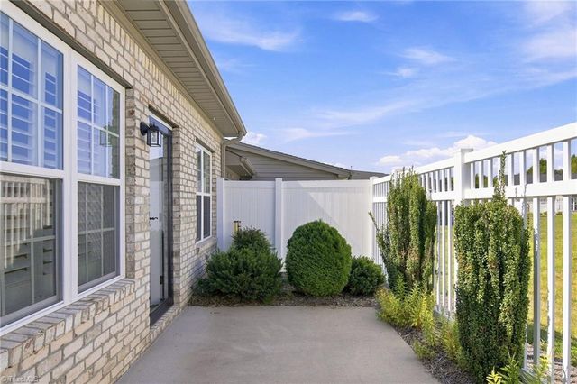 225 Collingswood Drive, Winston-salem, NC 27127