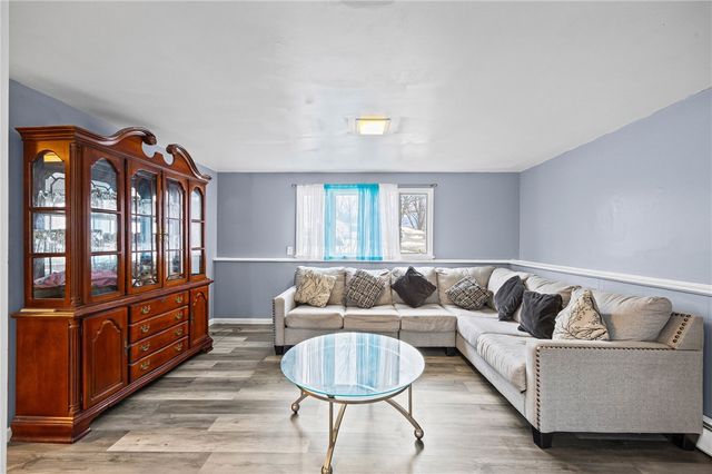 208 Mount Ridge Circle, Greece, NY 14616