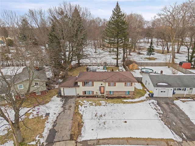 208 Mount Ridge Circle, Greece, NY 14616