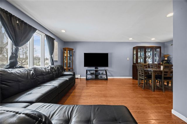 208 Mount Ridge Circle, Greece, NY 14616