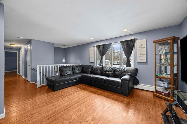 208 Mount Ridge Circle, Greece, NY 14616