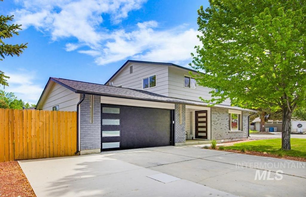 670 S Berwick Dr, Boise, ID 83706