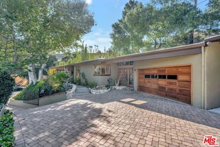 15511 Woodcrest Drive, Sherman Oaks, CA 91403