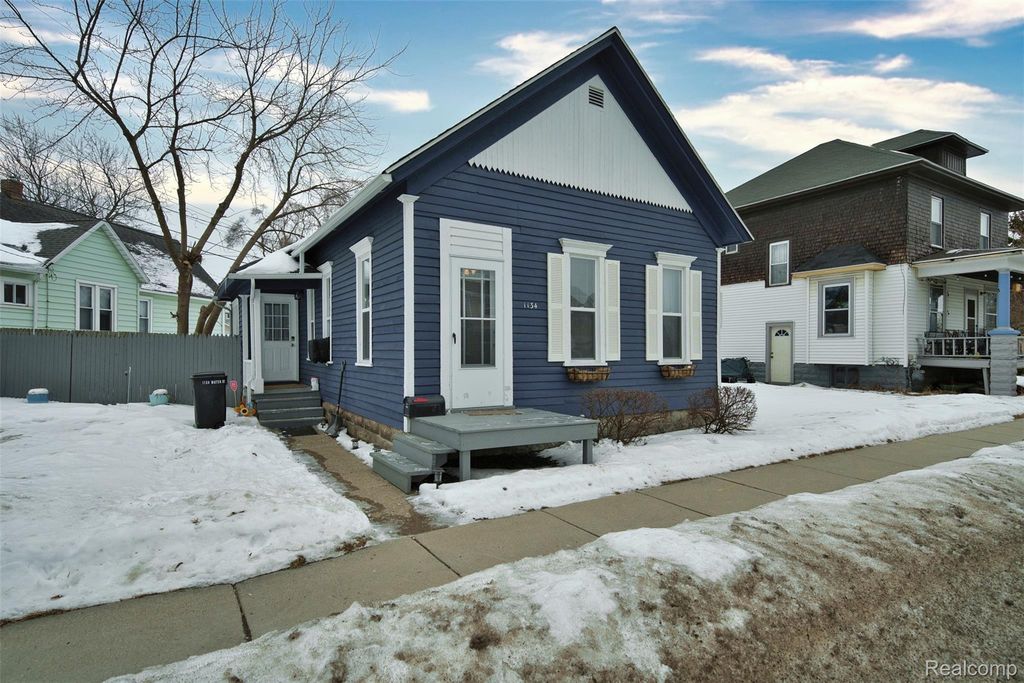 1134 Water Street, Port Huron, MI 48060