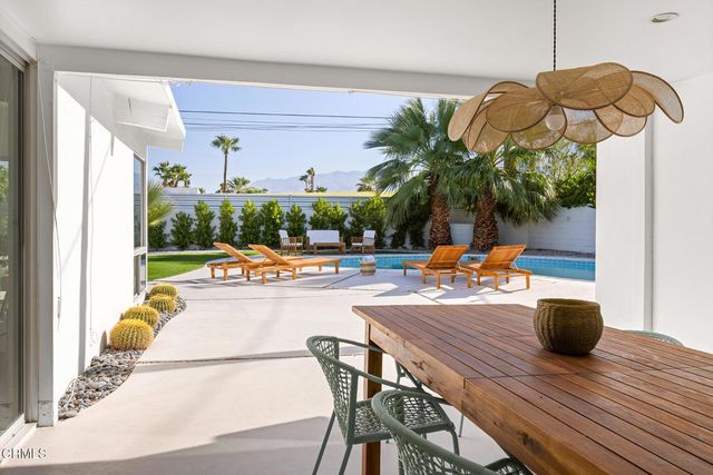 795 E Racquet Club Road, Palm Springs, CA 92262