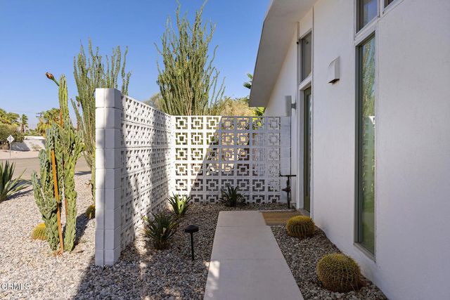 795 E Racquet Club Road, Palm Springs, CA 92262