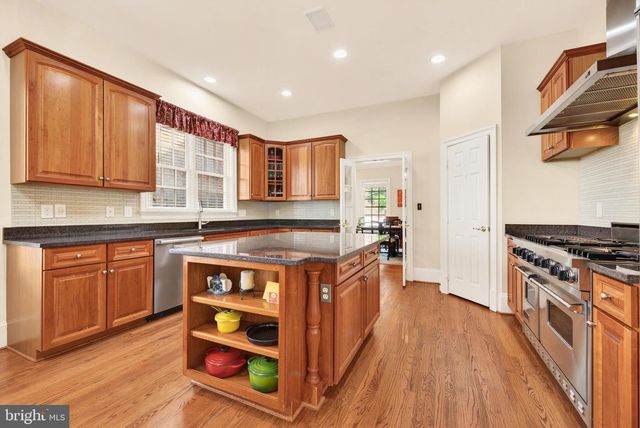 9860 PALACE GREEN WAY, Vienna, VA 22181