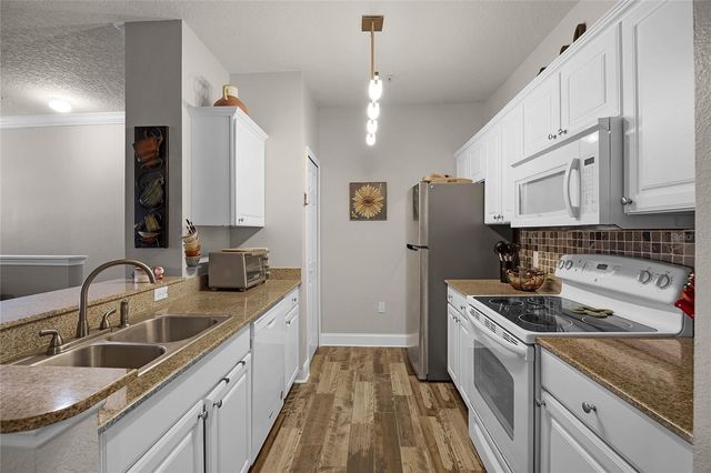 430 SOUTHERN PECAN CIRCLE 207, Winter Garden, FL 34787