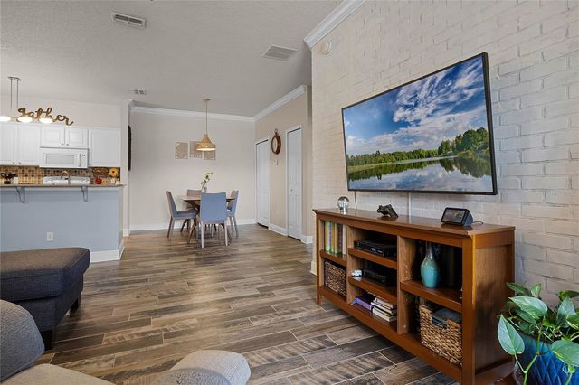 430 SOUTHERN PECAN CIRCLE 207, Winter Garden, FL 34787