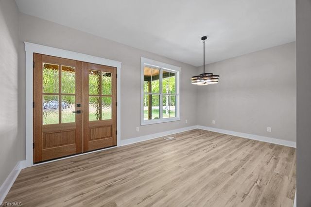 151 Lake Drive 6, Lexington, NC 27292