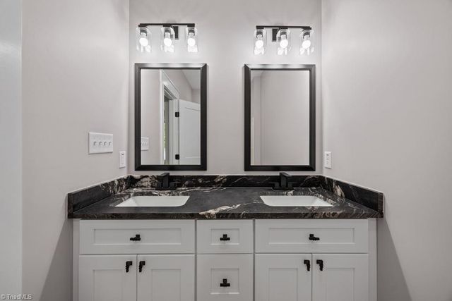 151 Lake Drive 6, Lexington, NC 27292