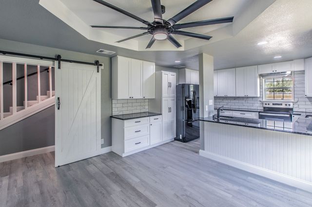 768 ELMWOOD Drive, Woodway, TX 76712