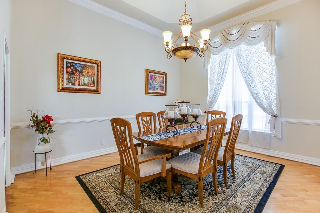 Image 12 of property listing at 909 Avondale Avenue, San Angelo, TX 76901