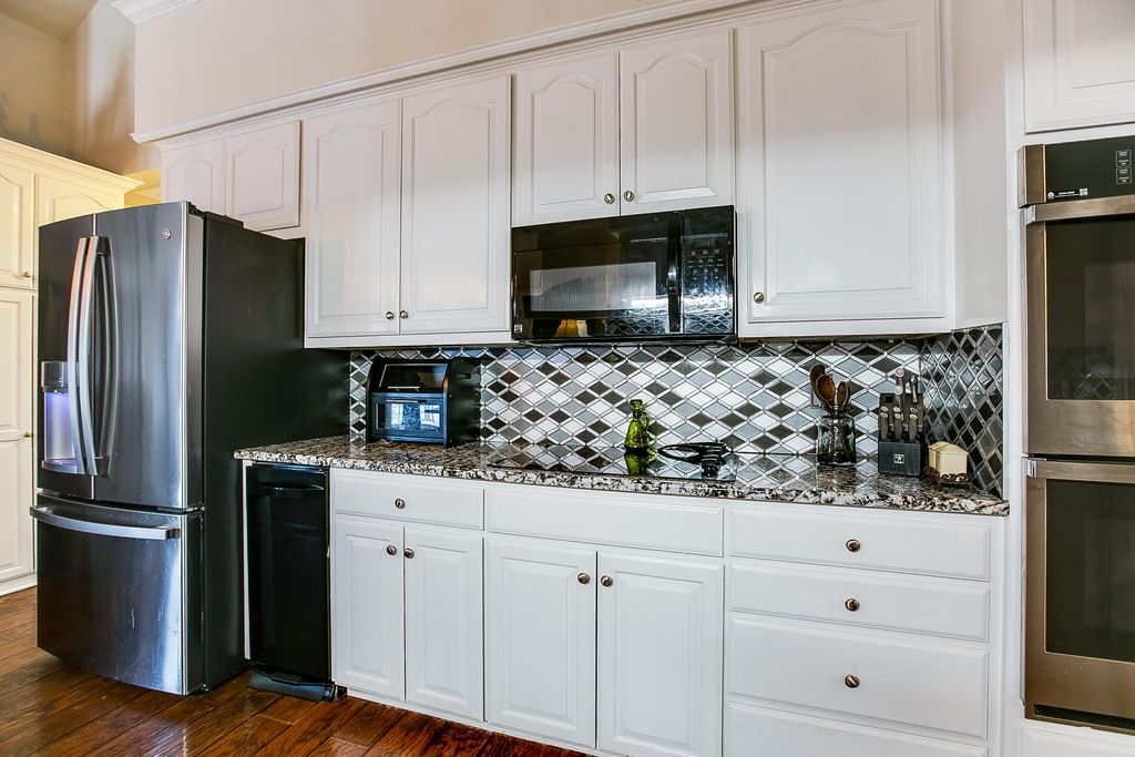 Image 15 of property listing at 909 Avondale Avenue, San Angelo, TX 76901