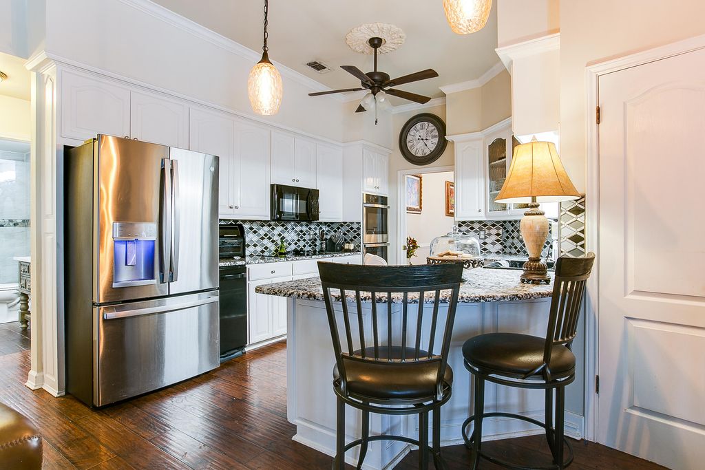 Image 18 of property listing at 909 Avondale Avenue, San Angelo, TX 76901