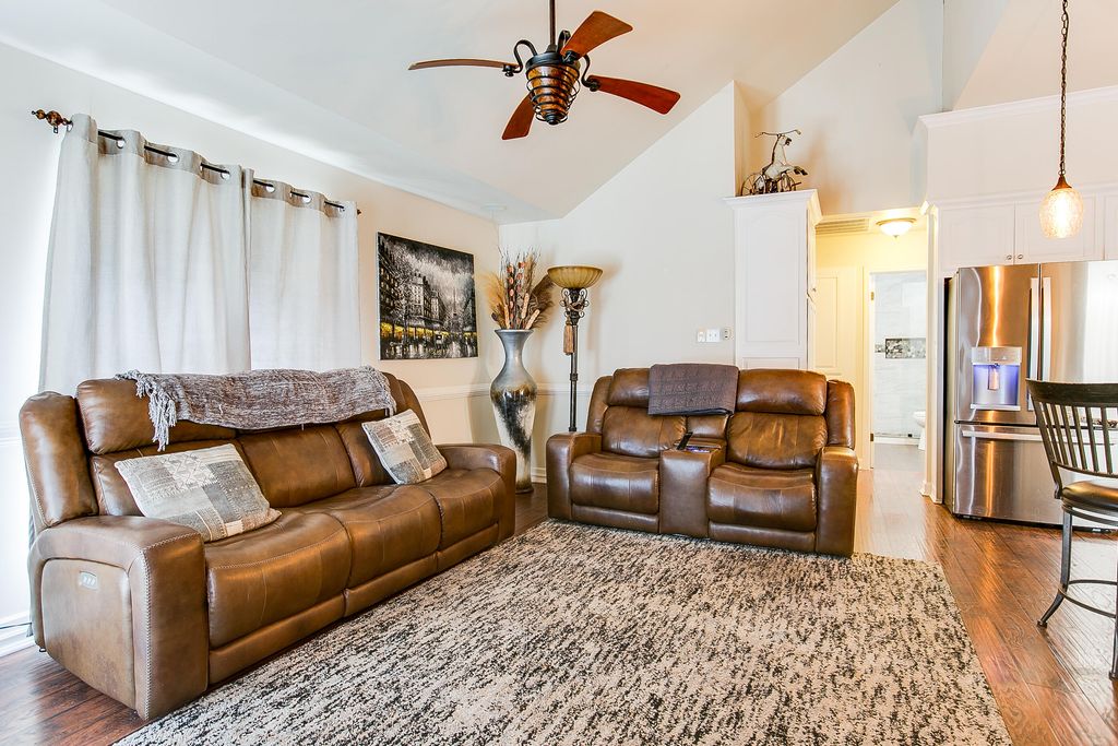 Image 19 of property listing at 909 Avondale Avenue, San Angelo, TX 76901