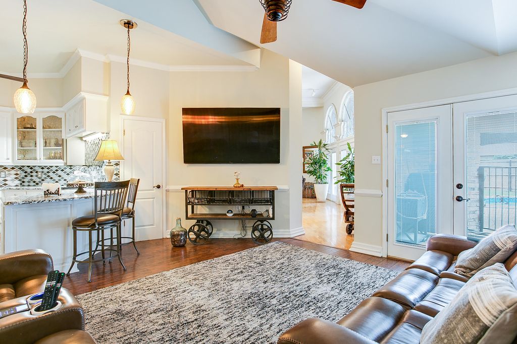 Image 20 of property listing at 909 Avondale Avenue, San Angelo, TX 76901