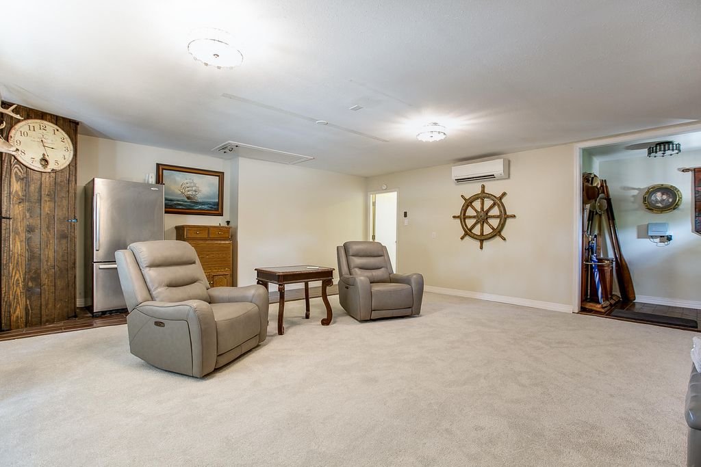 Image 22 of property listing at 909 Avondale Avenue, San Angelo, TX 76901