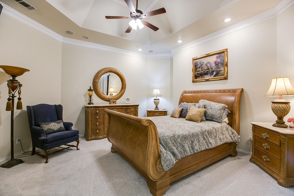 Image 25 of property listing at 909 Avondale Avenue, San Angelo, TX 76901