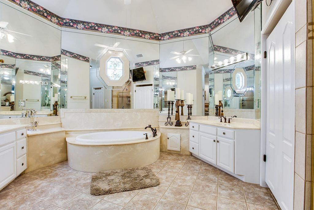 Image 26 of property listing at 909 Avondale Avenue, San Angelo, TX 76901
