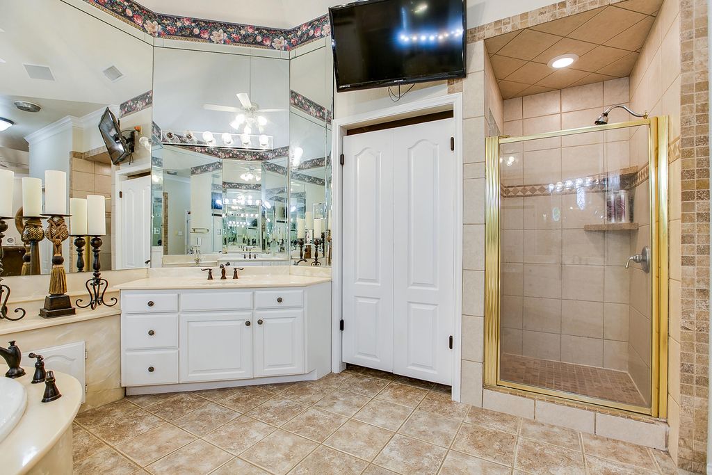 Image 27 of property listing at 909 Avondale Avenue, San Angelo, TX 76901