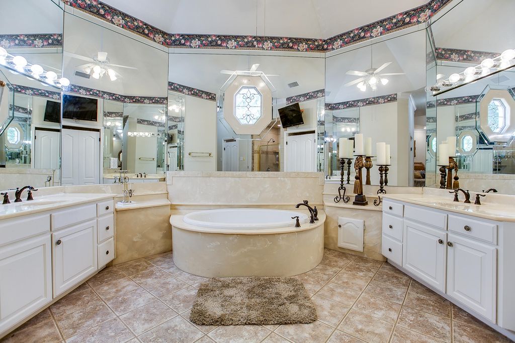 Image 28 of property listing at 909 Avondale Avenue, San Angelo, TX 76901