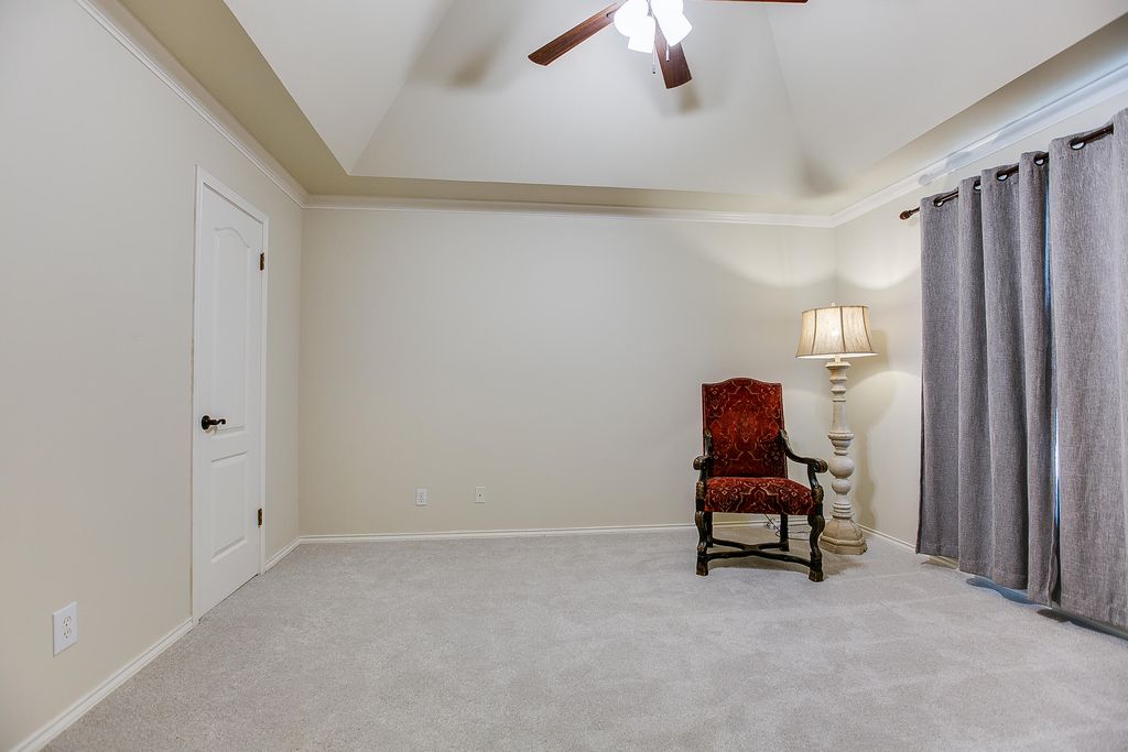 Image 31 of property listing at 909 Avondale Avenue, San Angelo, TX 76901