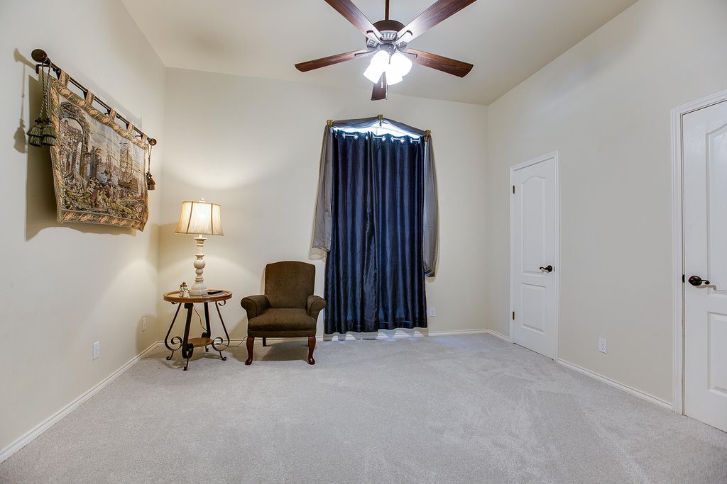 Image 32 of property listing at 909 Avondale Avenue, San Angelo, TX 76901