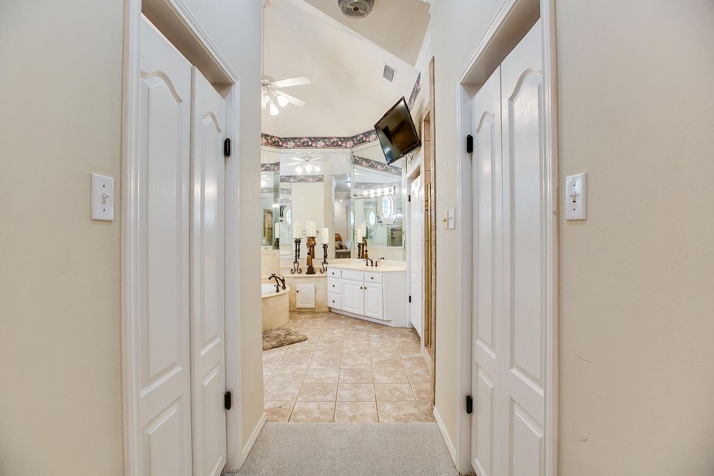 Image 38 of property listing at 909 Avondale Avenue, San Angelo, TX 76901