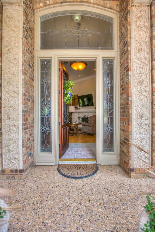 Image 4 of property listing at 909 Avondale Avenue, San Angelo, TX 76901