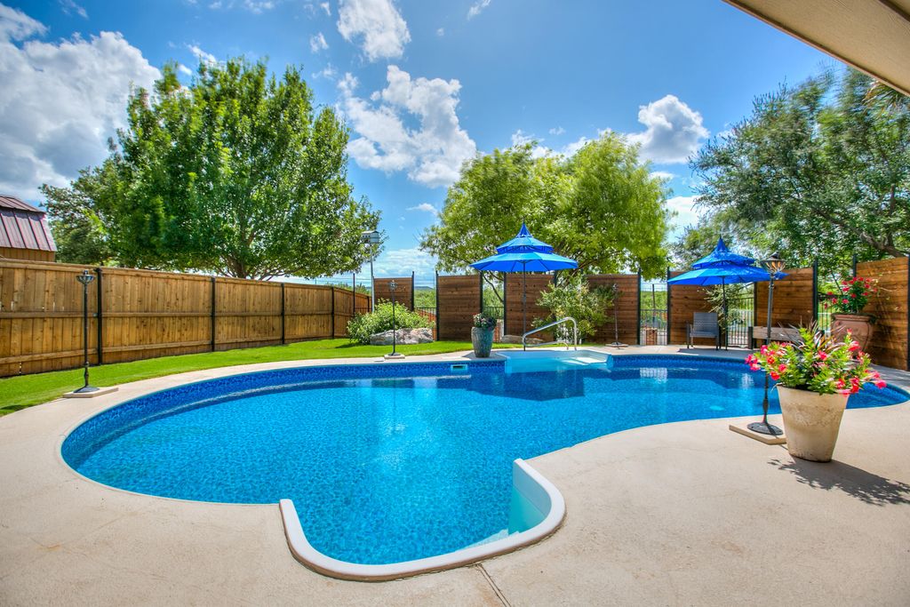 Image 40 of property listing at 909 Avondale Avenue, San Angelo, TX 76901