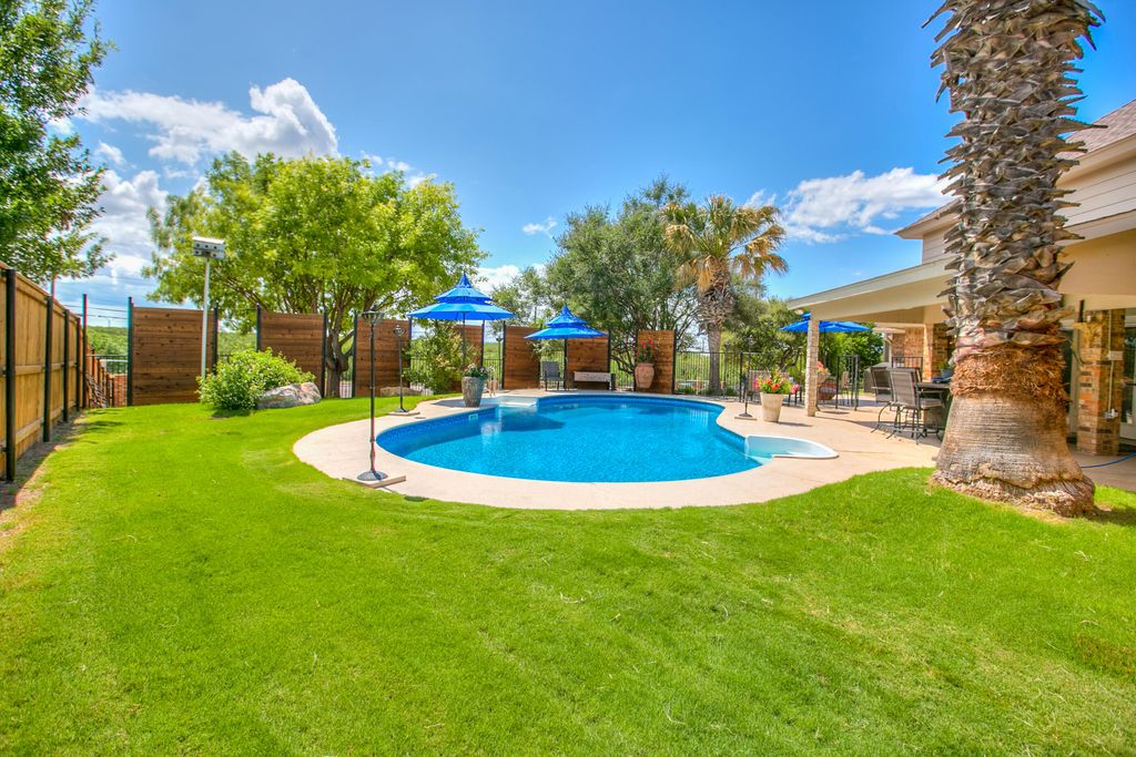 Image 41 of property listing at 909 Avondale Avenue, San Angelo, TX 76901