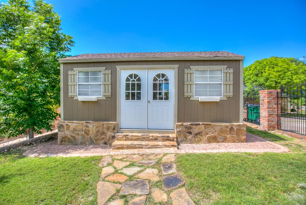 Image 54 of property listing at 909 Avondale Avenue, San Angelo, TX 76901