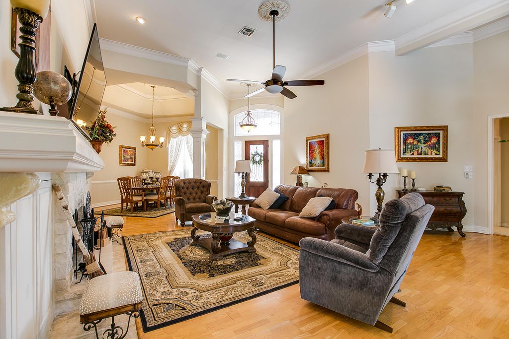 Image 7 of property listing at 909 Avondale Avenue, San Angelo, TX 76901