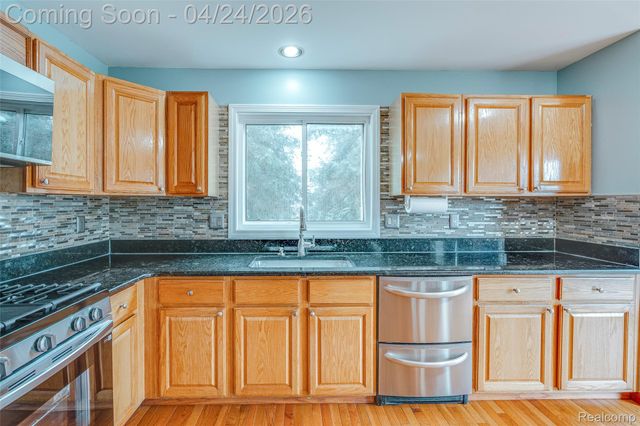 43470 Algonquin Drive, Novi, MI 48375