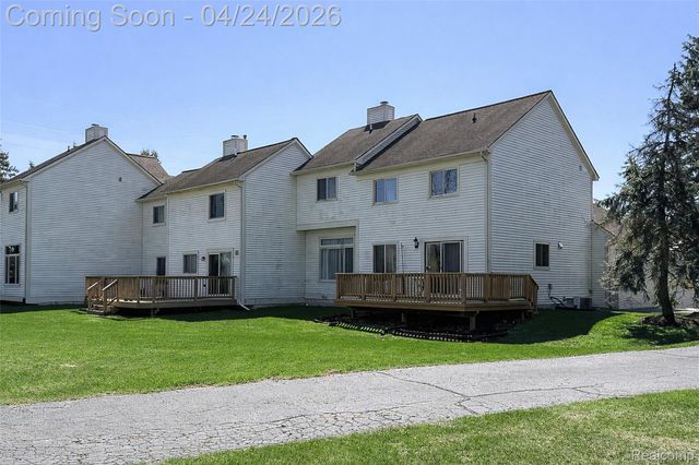 43470 Algonquin Drive, Novi, MI 48375