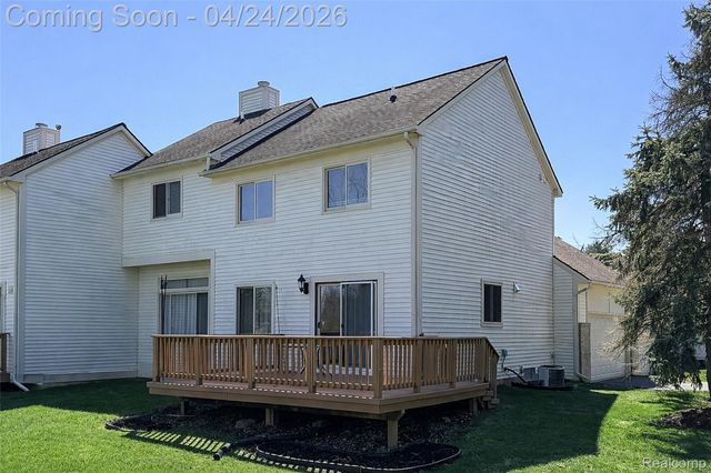 43470 Algonquin Drive, Novi, MI 48375