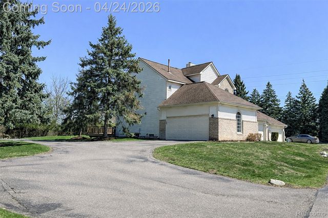 43470 Algonquin Drive, Novi, MI 48375